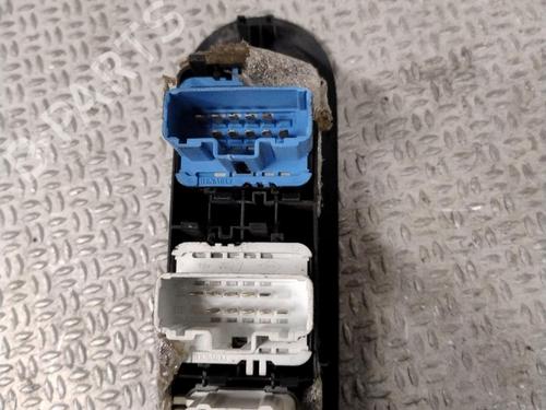 Used Left front window switch RENAULT MEGANE II Coupé-Cabriolet (EM0/1_) 1.5 dCi (EM1E) (106 hp) 31119690