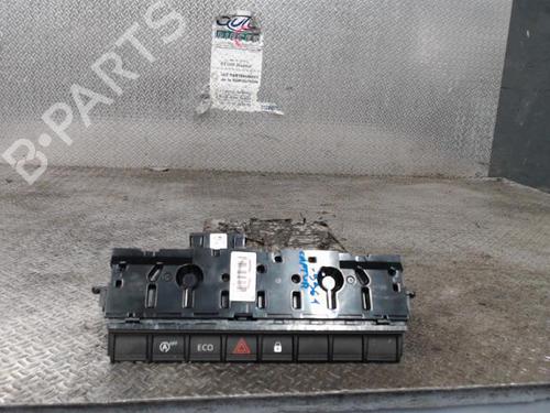 Bouton de warning RENAULT CAPTUR II (HF_) 1.0 TCe 90 ECO-G (HFM6) (91 hp) 24088809