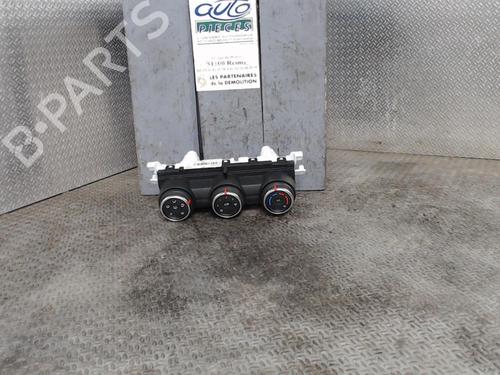 Used Climate control Climate control 24079850 24079850