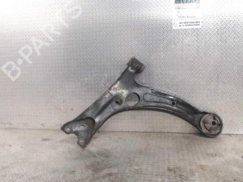 Used Right front suspension arm TOYOTA COROLLA Verso (ZER_, ZZE12_, R1_) 2.2 D-4D (AUR10_, AUR10R) (136 hp) 24073949