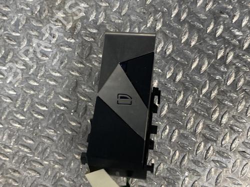 Used Left rear window switch Left rear window switch DS DS 3 / DS 3 CROSSBACK (UR_, UC_, UJ_) E-TENSE (UZZKXZ) (136 hp) 24101571 24101571