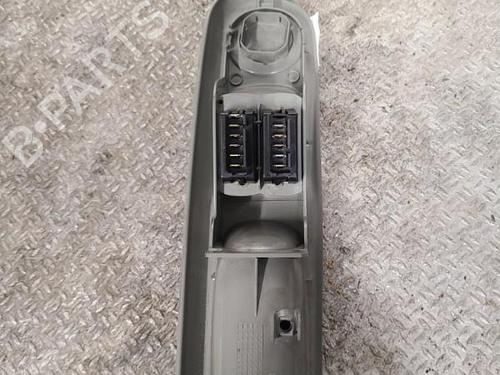 Used Left front window switch RENAULT TWINGO I (C06_) 1.2 (C066, C068) (58 hp) 24098475