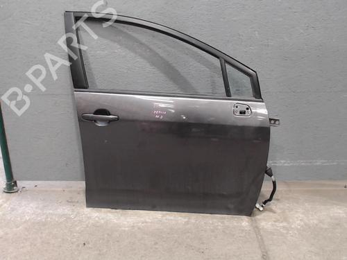 Used Right front door TOYOTA COROLLA Verso (ZER_, ZZE12_, R1_) 2.2 D-4D (AUR10_, AUR10R) (136 hp) 24074153