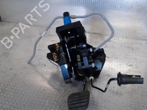 clutch-pedal-nissan-nv300-van-x82-2016-37595928 main image