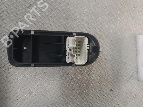 Used Left front window switch Left front window switch RENAULT CLIO III (BR0/1, CR0/1) 1.2 16V (BR02, BR0J, BR11, CR02, CR0J, CR11) (75 hp) 27581408 27581408