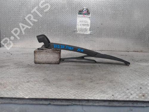 Used Rear windshield wiper arm FIAT 500 (312_) 1.4 (312AXC1B, 312CXC1B) (100 hp) 24095509