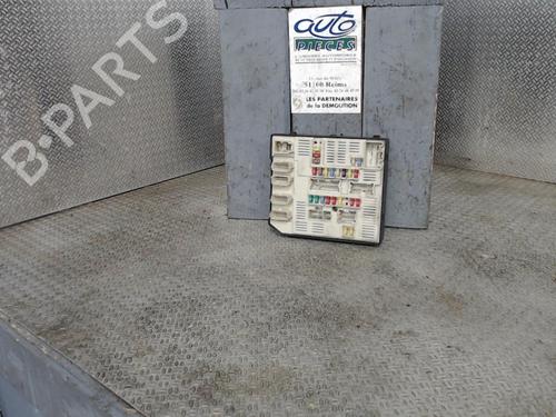 Used Fuse box Fuse box RENAULT MEGANE III Hatchback (BZ0/1_, B3_) 1.9 dCi (BZ0N, BZ0J) (131 hp) 24080370 24080370