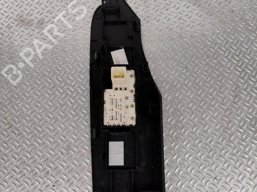 switch-toyota-auris-estate-_e18_-2013-2014-2015-2016-2017-2018-26450171 main image