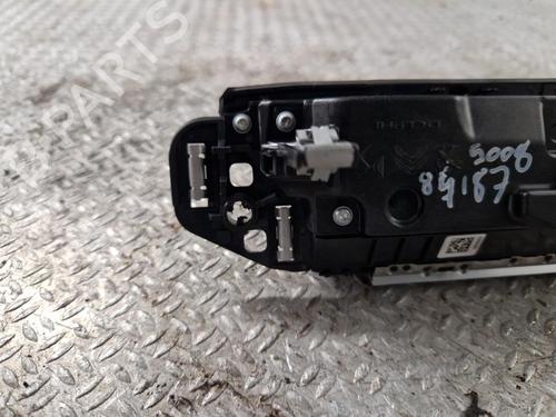 Middle console PEUGEOT 5008 II (MC_, MJ_, MR_, M4_) 1.5 BlueHDi 130 (MCYHZJ, MCYHZR, MCYHZX) | BP30916340I22