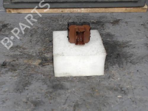 Used Left front window switch RENAULT CAPTUR I (J5_, H5_) 1.5 dCi 90 (J5N4, J5M5, J5MW, J5M6, J5AL, J5AJ) (90 hp) 24070182