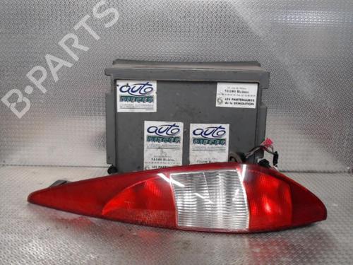 Used Right taillight FORD MONDEO III Turnier (BWY) 2.0 16V TDDi / TDCi (115 hp) 24071563