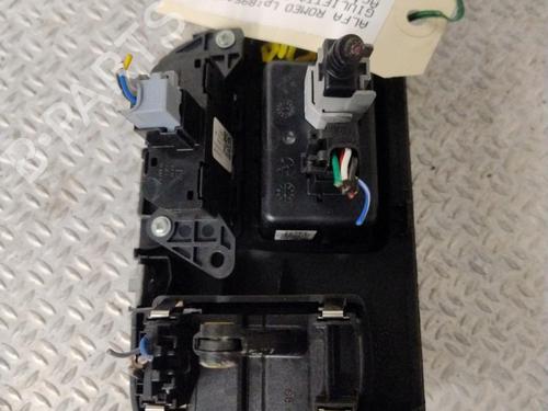 Used Steering wheel controls Steering wheel controls ALFA ROMEO GIULIETTA (940_) 1.6 JTDM (940FYB11, 940FYB1A, 940FYF11, 940FYF1A) (120 hp) 31119666 31119666