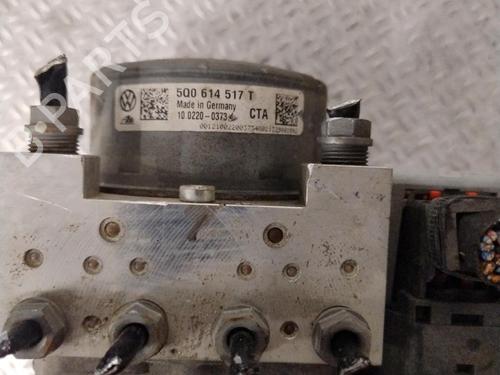 Used ABS pump ABS pump VW GOLF VII (5G1, BQ1, BE1, BE2) 1.6 TDI (105 hp) 26916240 26916240
