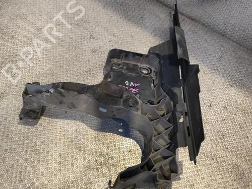 Højre forlygtestøtte) Højre forlygtestøtte) RENAULT SCÉNIC II (JM0/1_) 1.6 (JM0C, JM0J, JM1B) (113 hp) 37539437 37539437