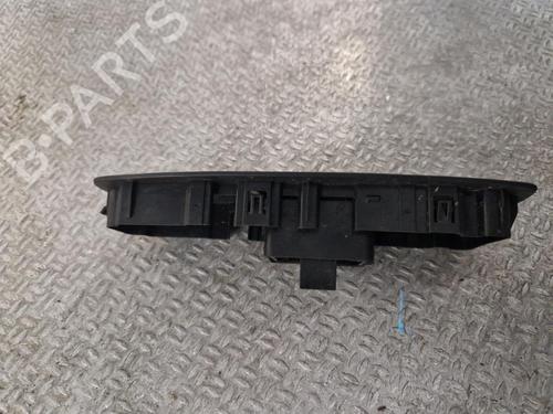 Used Switch RENAULT MEGANE IV Hatchback (B9A/M/N_) 1.5 dCi 110 (B9A3) (110 hp) 24070073