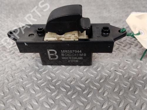 Used Right rear window switch MITSUBISHI OUTLANDER II (CW_W) 2.2 DI-D 4WD (177 hp) 28615101