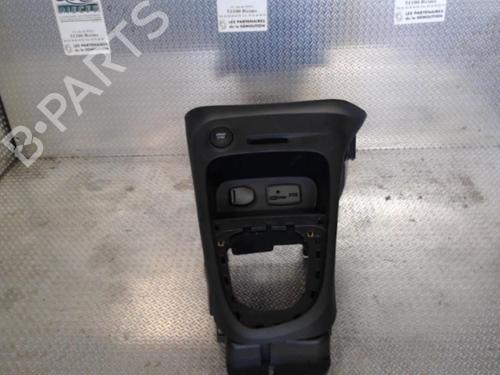 middle-console-renault-captur-i-j5_-h5_-2013-37595964 main image