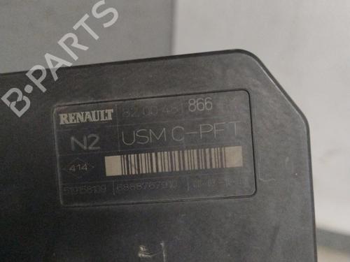 Used Fuse box Fuse box RENAULT SCÉNIC II (JM0/1_) 1.5 dCi (JM1F) (86 hp) 33711804 33711804