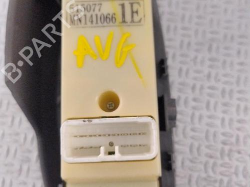 Used Left front window switch MITSUBISHI GRANDIS (NA_W) 2.0 DI-D (NA8W) (140 hp) 29644420