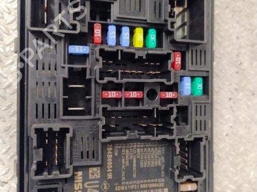 Used Fuse box Fuse box 37226133 37226133