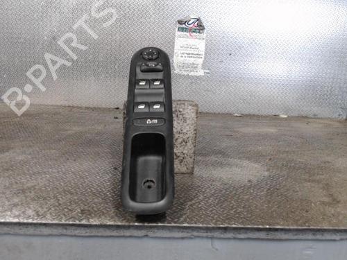 Used Left front window switch PEUGEOT 5008 (0U_, 0E_) 1.6 HDi (114 hp) 24090452