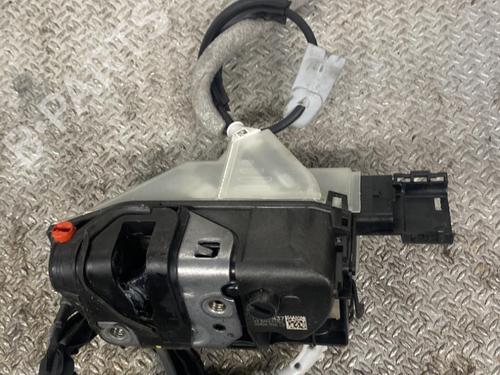 rear-left-lock-ds-ds-3-ds-3-crossback-ur_-uc_-uj_-2018-24101498 main image