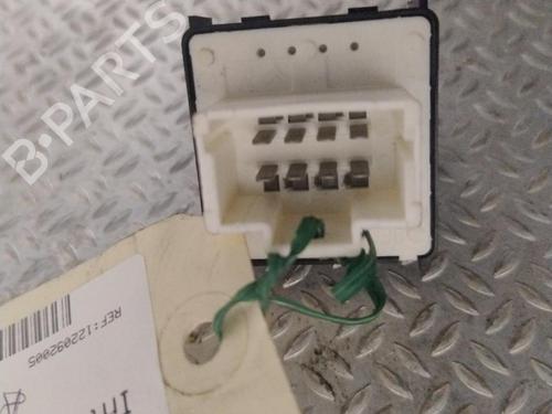 Used Left front window switch Left front window switch CITROËN C4 CACTUS 1.2 THP 110 (110 hp) 33561936 33561936