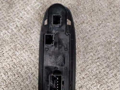 Used Left front window switch Left front window switch PEUGEOT 208 I (CA_, CC_) 1.6 HDi (114 hp) 32740205 32740205
