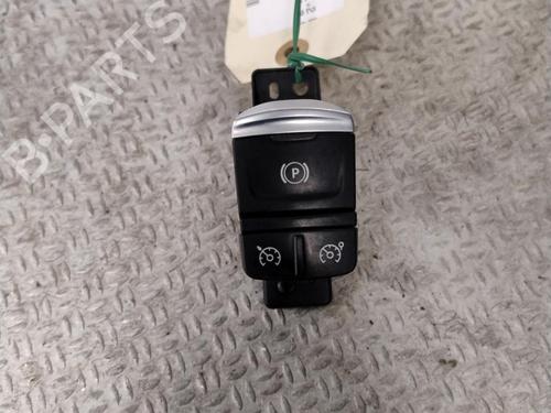 switch-renault-megane-iv-hatchback-b9amn_-2015-26725059 main image