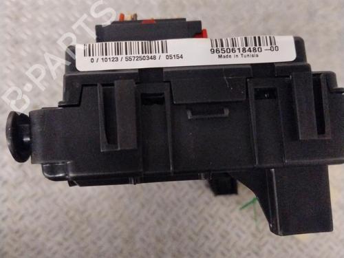 Used Fuse box PEUGEOT 1007 (KM_) 1.4 (75 hp) 30047292