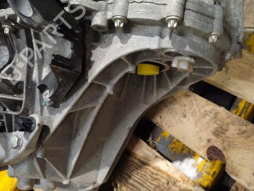 gearbox-renault-megane-iv-hatchback-b9amn_-2015-32004844 main image