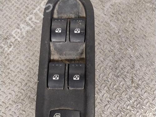 Used Left front window switch RENAULT MEGANE II Estate (KM0/1_) 1.5 dCi (KM02, KM13) (101 hp) 32768190