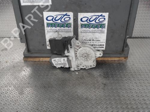 Used Rear right seatbelt VW GOLF IV (1J1) 1.9 TDI (90 hp) 24071550