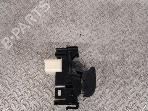 switch-toyota-yaris-_p9_-2005-2006-2007-2008-2009-2010-2011-2012-2013-2014-32399498 main image