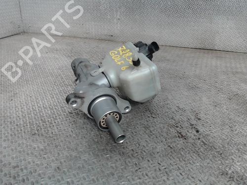 Used Brake master cylinder VW GOLF VI (5K1) 1.6 TDI (105 hp) 24075618