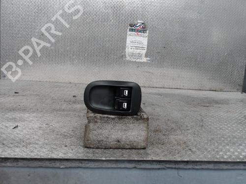 Used Left front window switch PEUGEOT 206 Hatchback (2A/C) 1.4 i (75 hp) 24091556