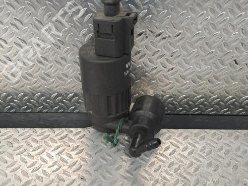 Used Washer pump Washer pump SEAT LEON (1M1) 1.9 TDI (90 hp) 24069338 24069338