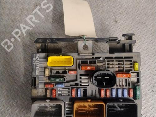 Used Fuse box Fuse box 36819504 36819504