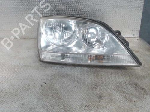 Used Right headlight KIA SORENTO I (JC) 2.5 CRDi 4WD (140 hp) 24073629