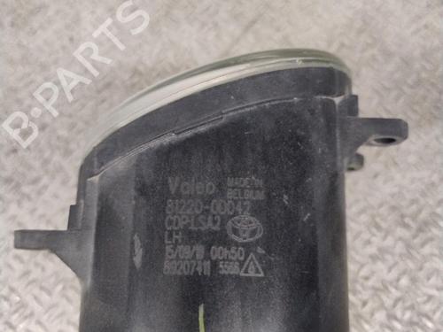 Used Left front fog light TOYOTA YARIS (_P9_) 1.4 D-4D (NLP90_, NLP90R) (90 hp) 32399497