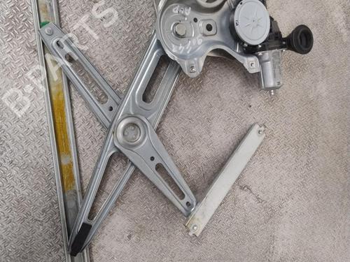 Used Front right window mechanism Front right window mechanism TOYOTA YARIS (_P9_) 1.4 D-4D (NLP90_, NLP90R) (90 hp) 32399491 32399491