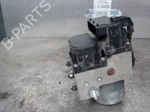 Used ABS pump TOYOTA YARIS (_P1_) 1.4 D-4D (NLP10_, NLP10R) (75 hp) 30483712