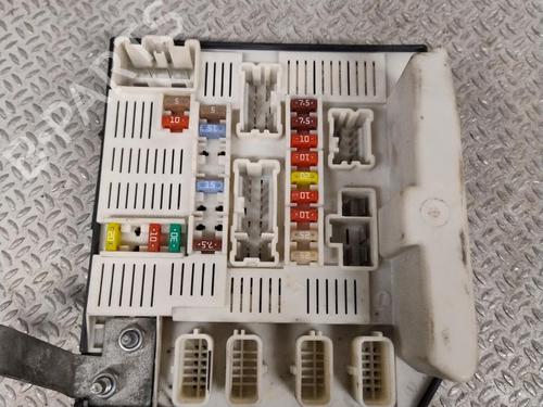 Used Fuse box Fuse box 31865166 31865166