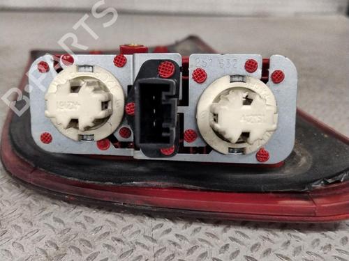 Feu de coffre droit BMW X5 (E53) 3.0 d (218 hp) 31266008