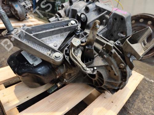 gearbox-renault-scenic-ii-jm01_-2003-2004-2005-2006-2007-2008-2009-2010-30333104 main image