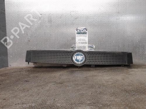 Used Grille Grille FIAT PANDA (169_) 1.3 D Multijet (169.AXC1A) (70 hp) 24084405 24084405