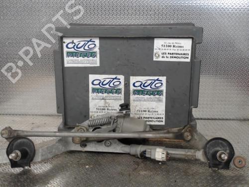 Used Front wiper motor TOYOTA AURIS (_E15_) 2.0 D-4D (ADE150_, ADE150R) (126 hp) 24071426
