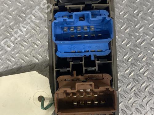 Used Left front window switch RENAULT CLIO III (BR0/1, CR0/1) 1.5 dCi (BR17, CR17) (86 hp) 24061049