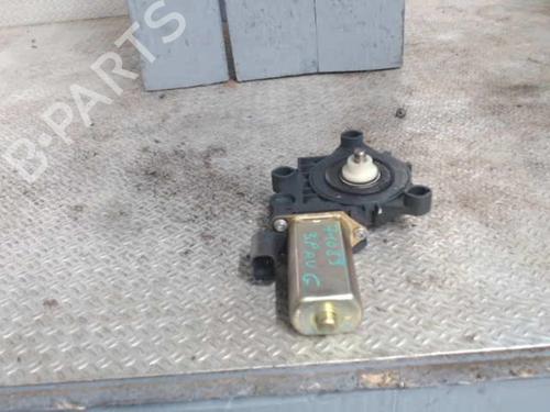 Portierruitmotor linksvoor FIAT STILO (192_) 1.9 JTD (192_XE1A) (115 hp) 24073679