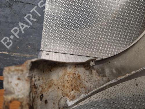 Used Right front fenders Right front fenders 24070448 24070448